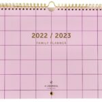 A Journal 16 Maanden Familieplanner 2022 2023 Lila Ruit Voorkant